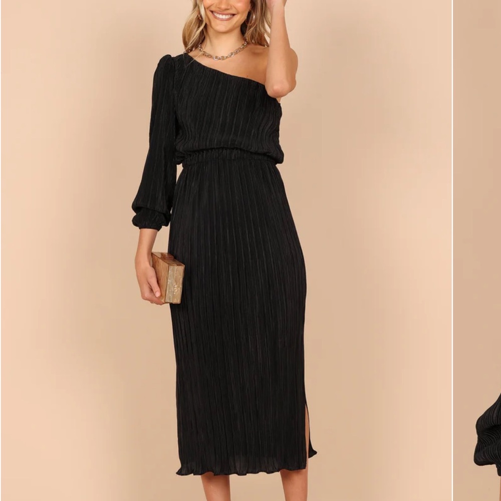 NEW Petal and Pup PONTEE ONE SHOULDER PLEATED MIDI DRESS - BLACK Size: M